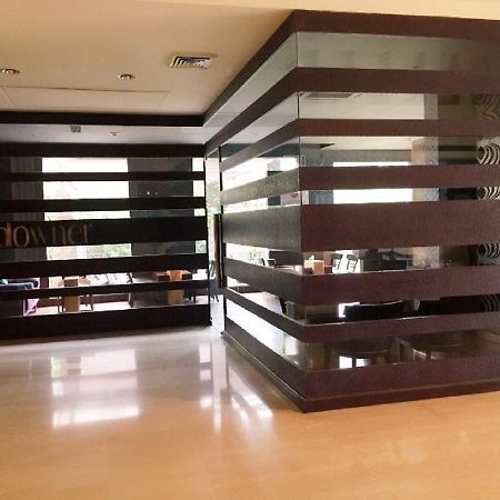 Hotel Vista New Delhi Bagian luar foto