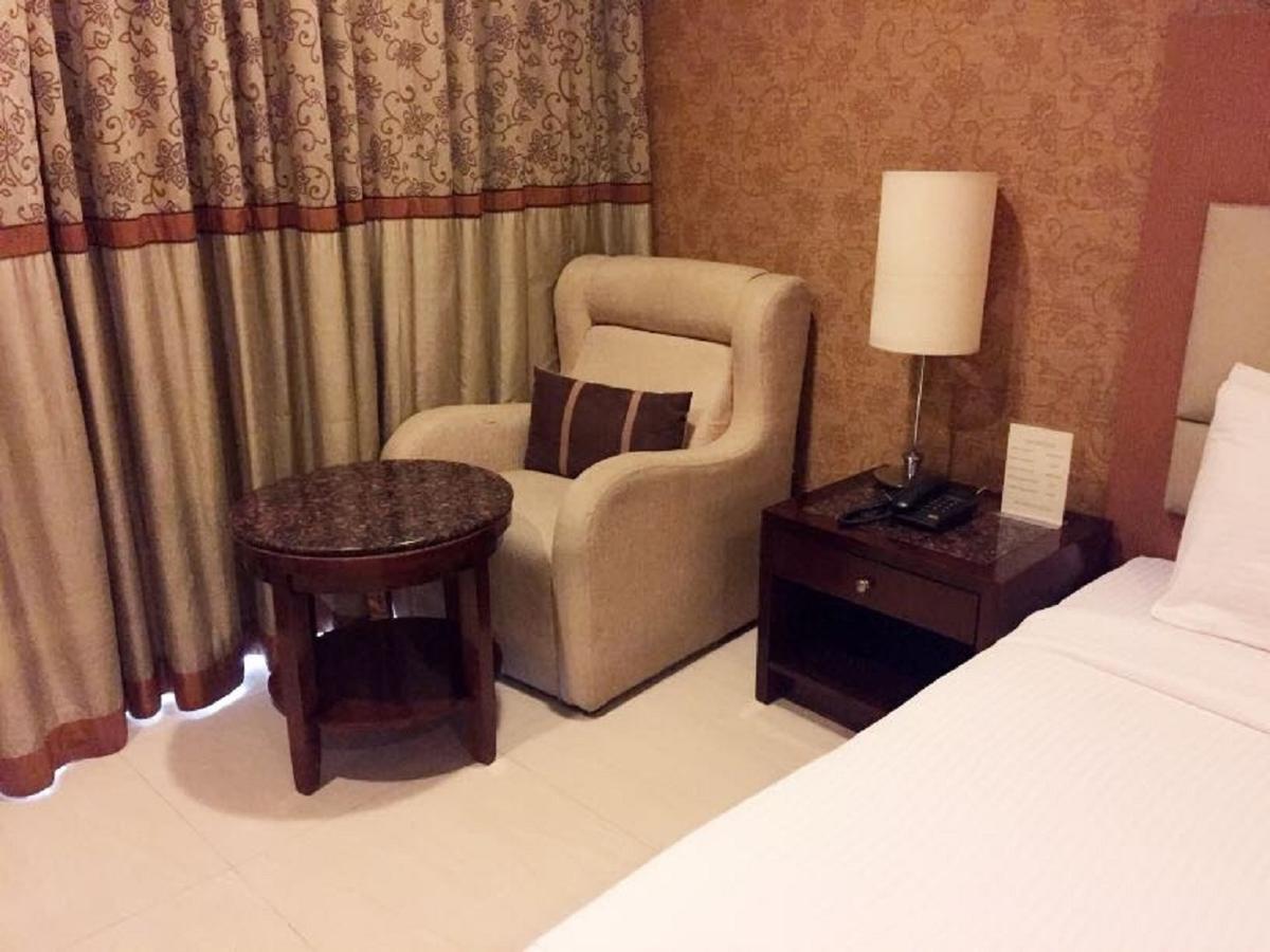 Hotel Vista New Delhi Bagian luar foto